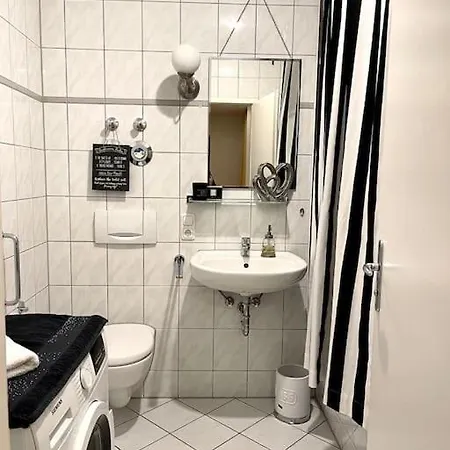 Apartment Dachgeschosswohnung Mit 2 Schlafzimmern Zentrum Nord Mit Aufzug *
