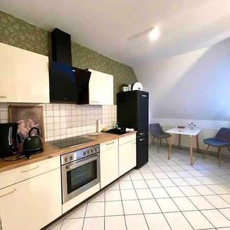 Dachgeschosswohnung Mit 2 Schlafzimmern Zentrum Nord Mit Aufzug דירה לייפציג